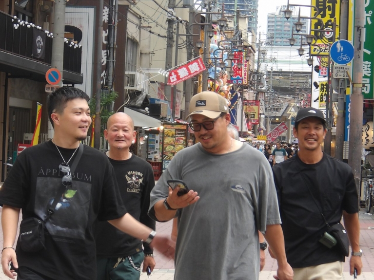 大阪を歩く市川・中野・W今井